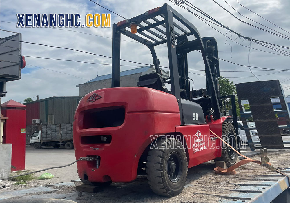 Không gian cabin rộng rãi, tối ưu hóa công thái học trên xe nâng dầu 3 tấn Hangcha dòng A