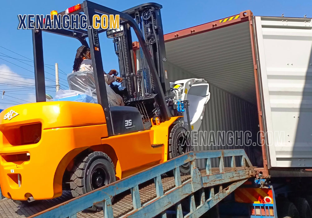 Kích thước xe nâng chui container