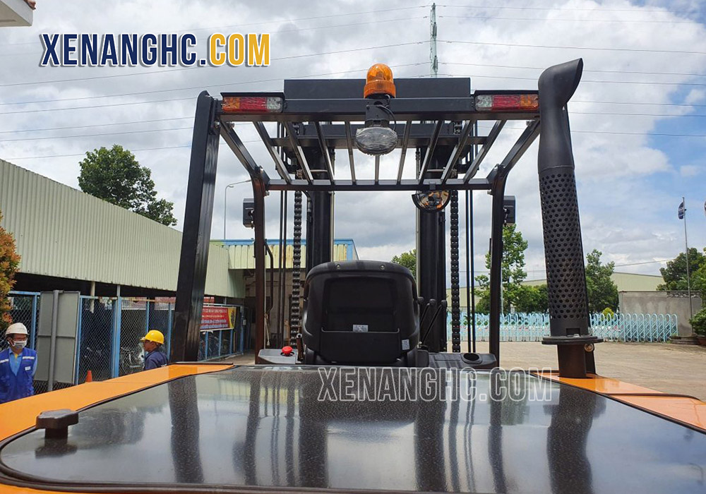 Phía sau xe nâng dầu 12 tấn Hangcha