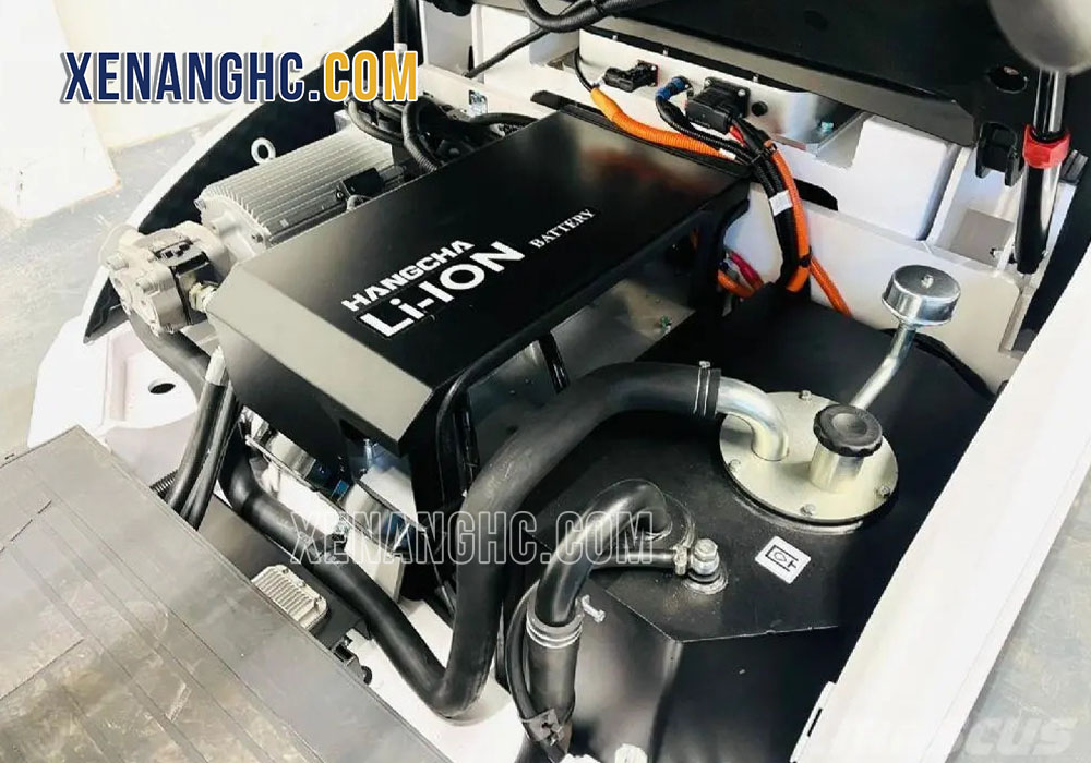 Pin lithium trên xe nâng điện 3.8 tấn dòng XE Hangcha