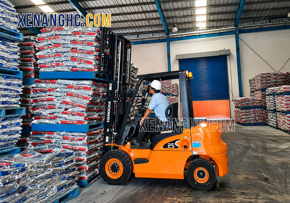 Sức nâng vượt trội của xe nâng xi măng Hangcha khi bốc xếp vật liệu xây dựng