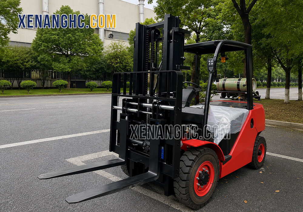 Xe nâng Hangcha gắn bộ công tác dịch càng xe nâng Kangli chính hãng