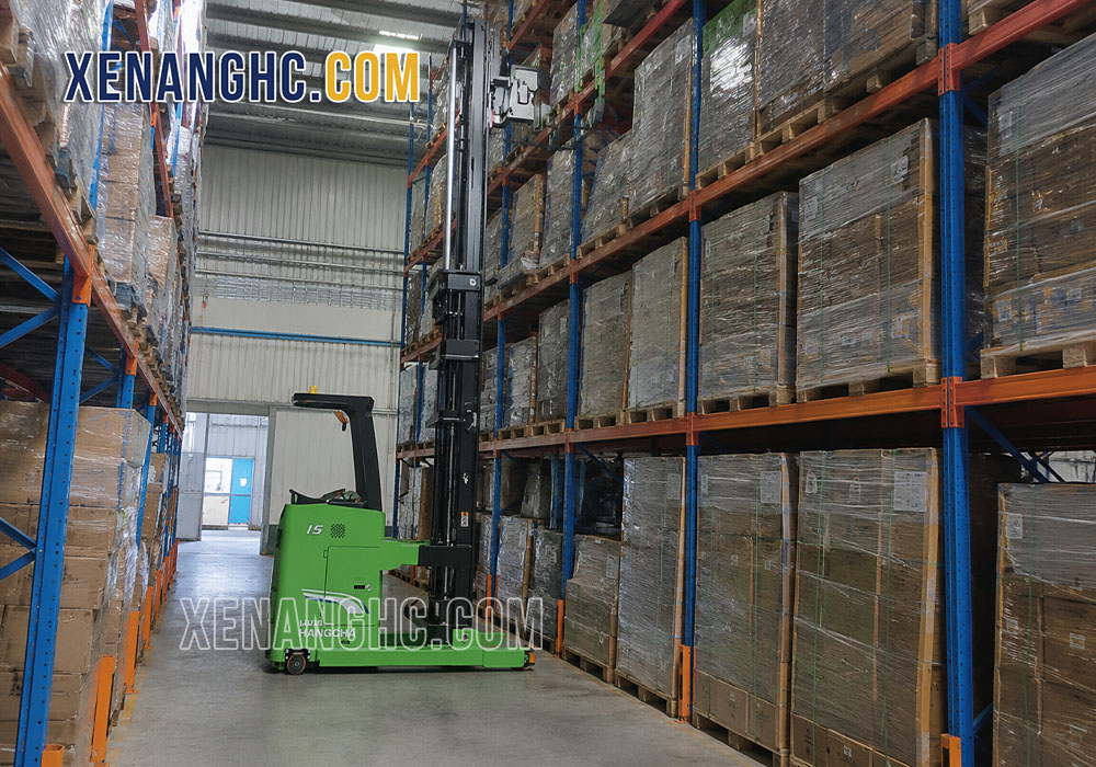 Xe nâng Man-down Hangcha chuyên dụng cho kho có lối đi hẹp