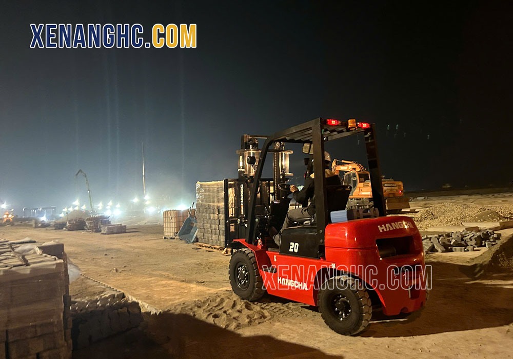 Xe nâng dầu 2 tấn dòng A Hangcha có nhiều ưu điểm