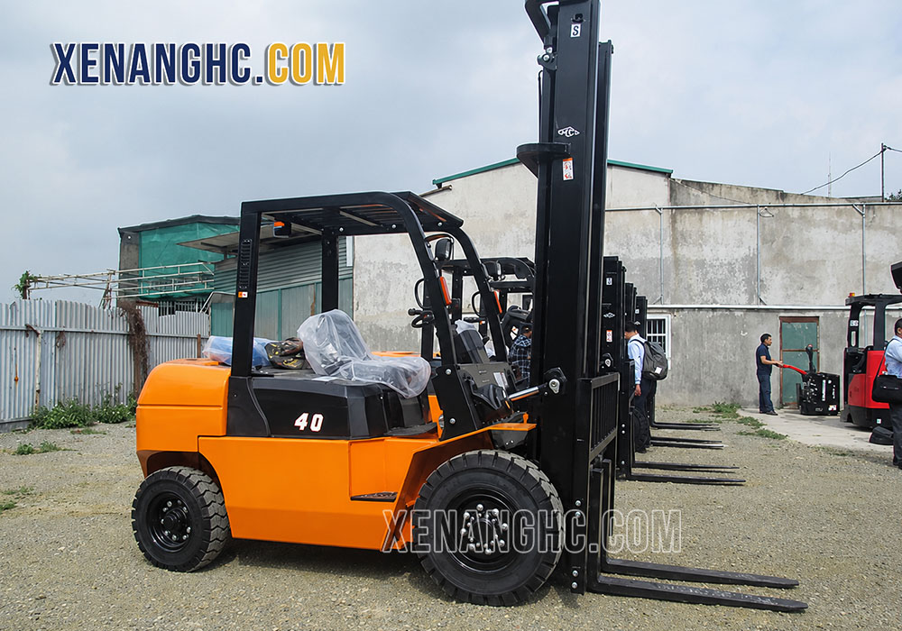 Xe nâng dầu 4 tấn dòng A Hangcha CPCD40