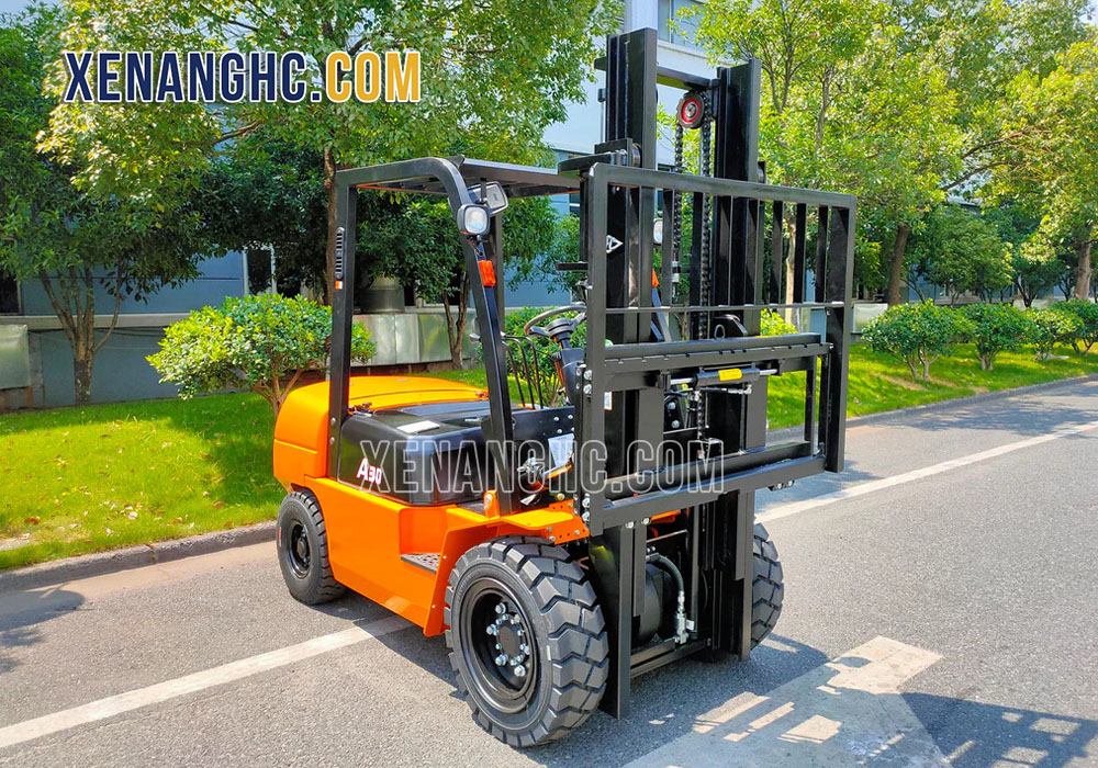Xe nâng dầu Hangcha gắn bộ công tác dịch giá chính hãng