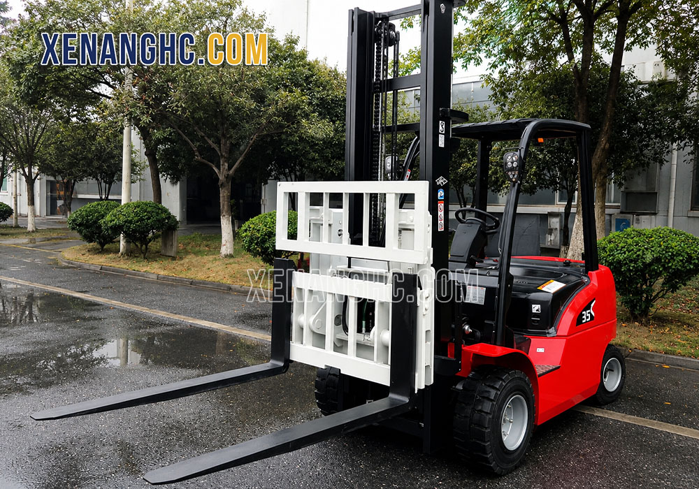 Xe nâng dầu Hangcha gắn bộ công tác gật gù