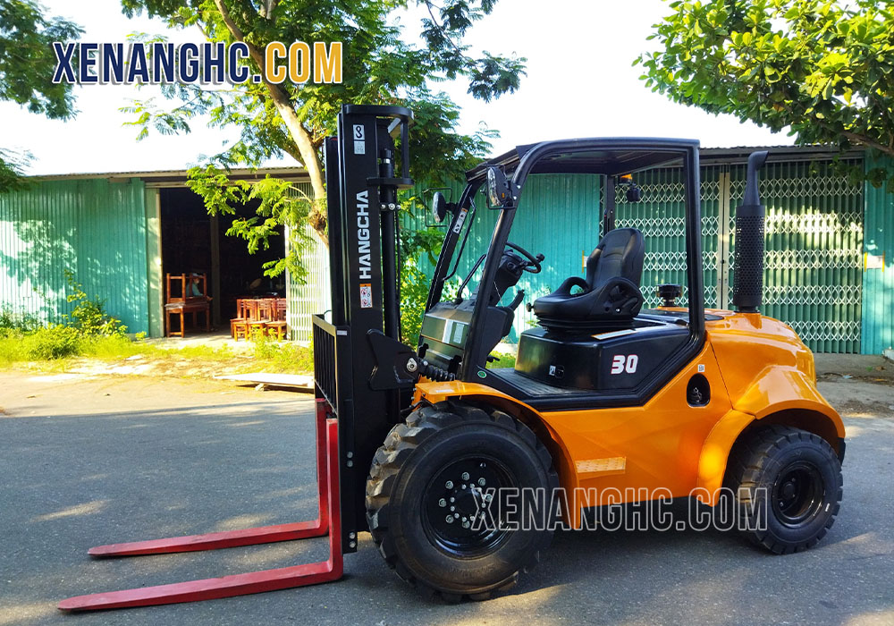 Xe nâng địa hình 3 tấn dầu Hangcha chinh phục mọi giới hạn