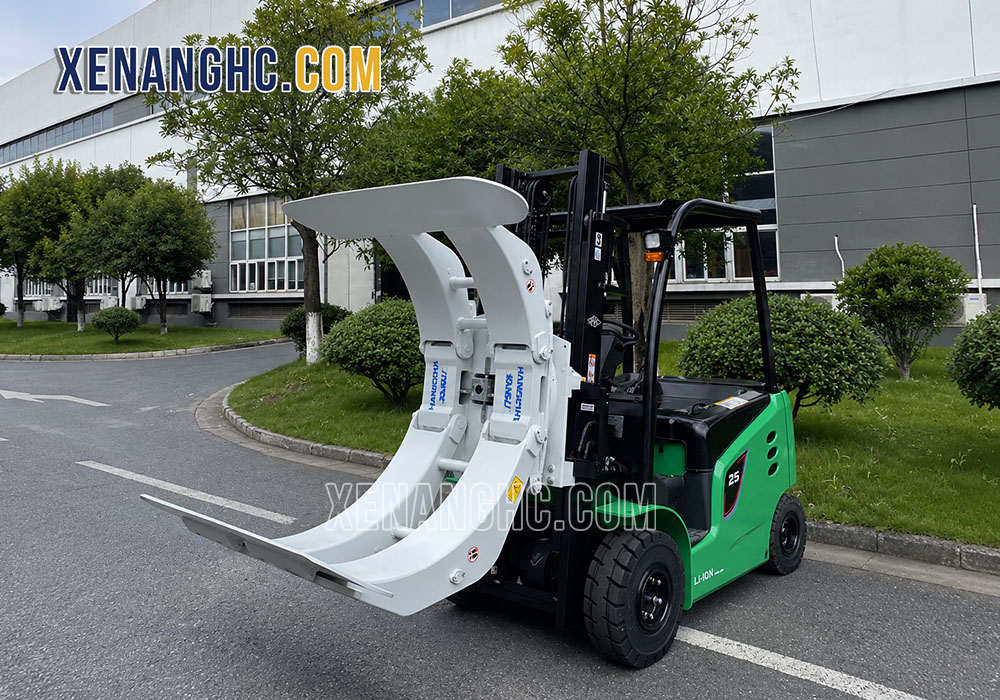 Xe nâng điện Hangcha gắn bộ công tác kẹp tròn