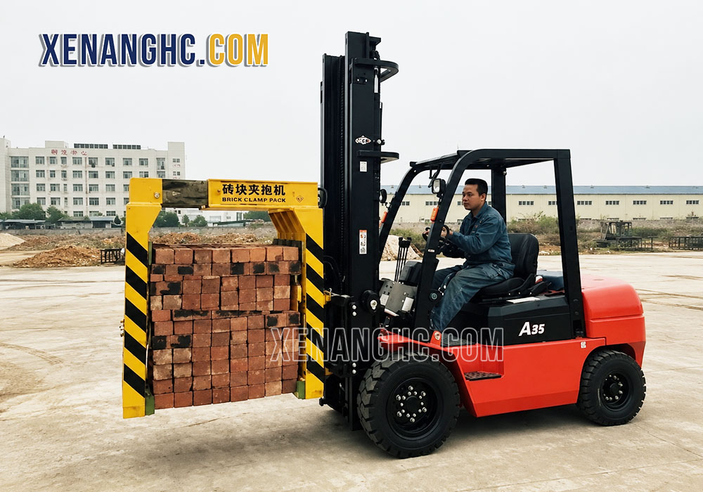 Xe nâng kẹp gạch Hangcha chạy dầu diesel