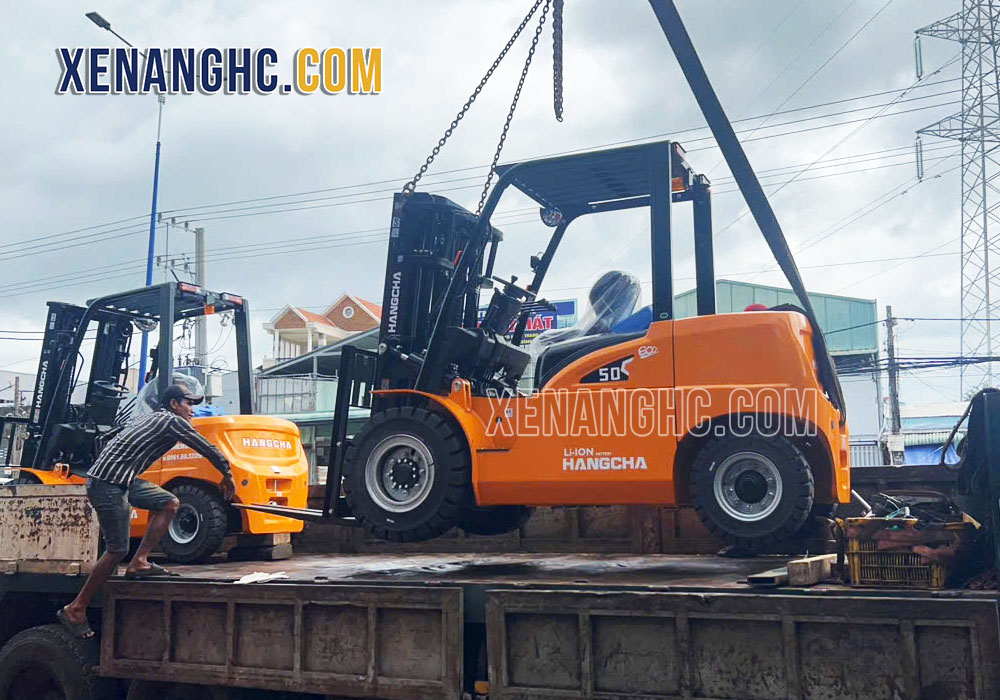 Xenanghc.com vận chuyển Xe nâng điện 5 tấn pin lithium Hangcha đến tay khách hàng