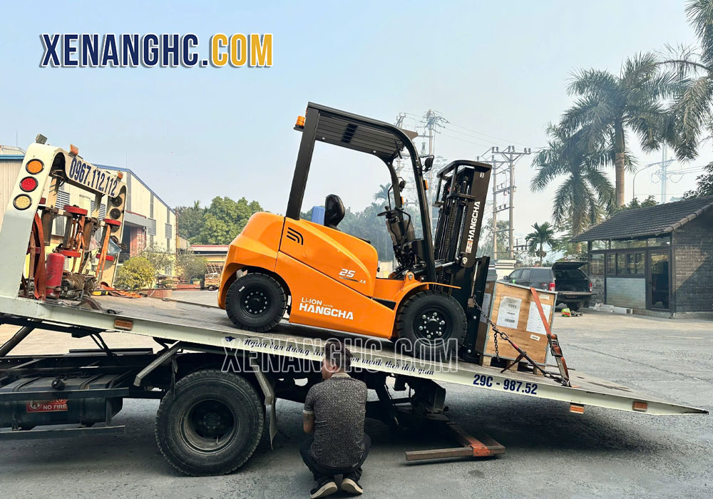Xenanghc.com vận chuyển xe nâng điện 2.5 tấn dòng XA Hangcha đến tay khách hàng