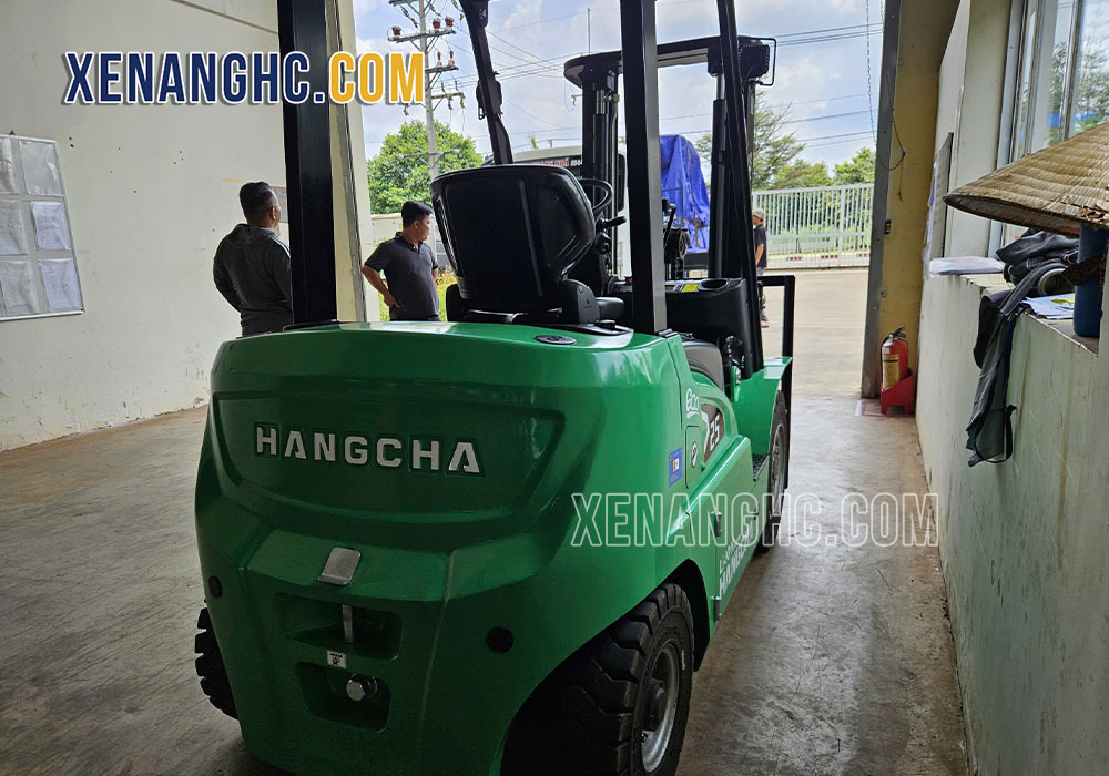 Đi thuê dài hạn hay mua xe nâng mới có lợi hơn