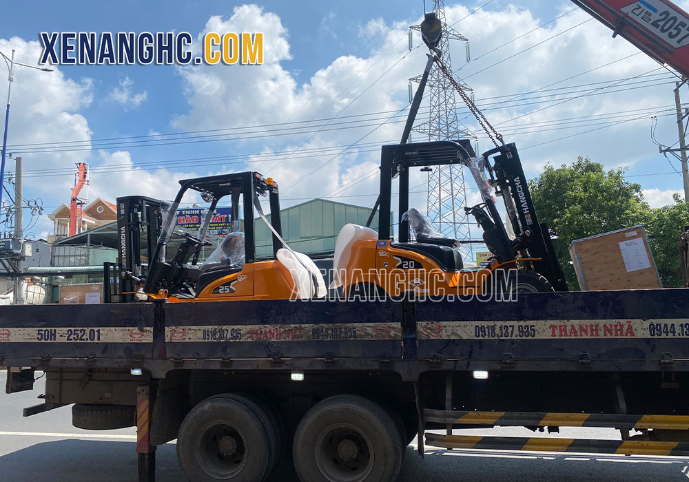 Lý do nên mua xe nâng điện 2 tấn dòng XE tại Xenanghc