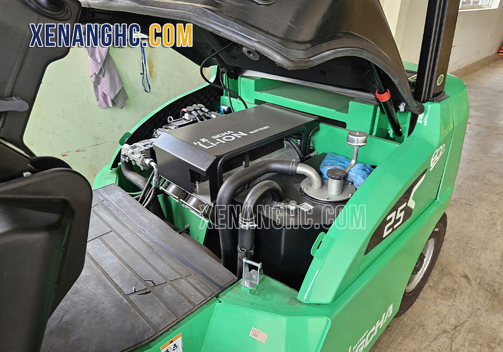 Pin lithium trên xe nâng điện 2.5 tấn dòng XE Hangcha