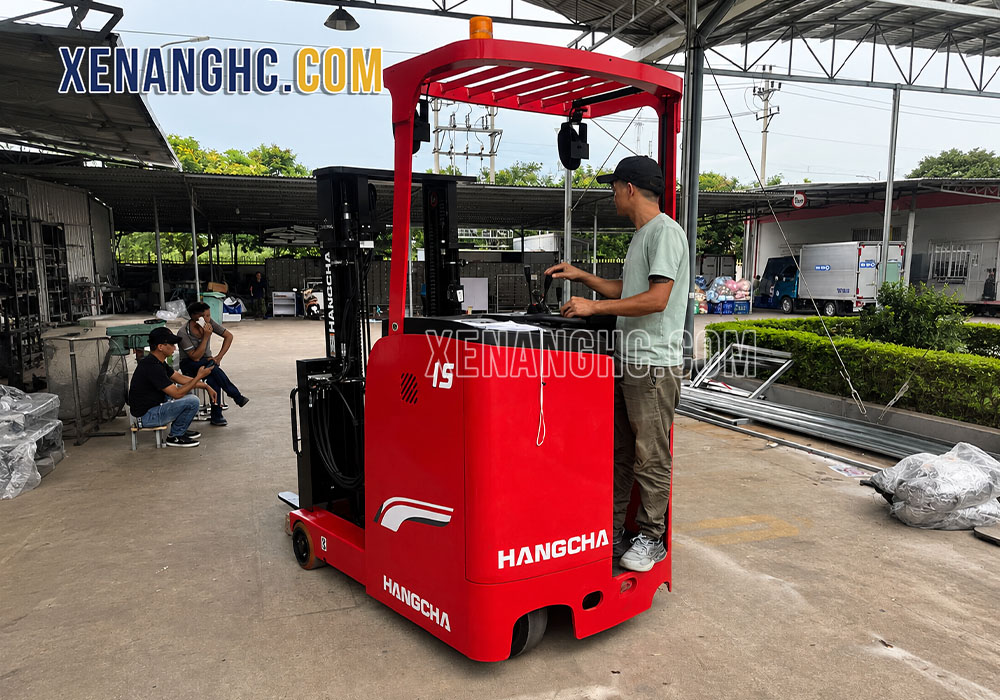 Ứng dụng của xe nâng Reach Truck đứng lái 1.5 tấn Hangcha