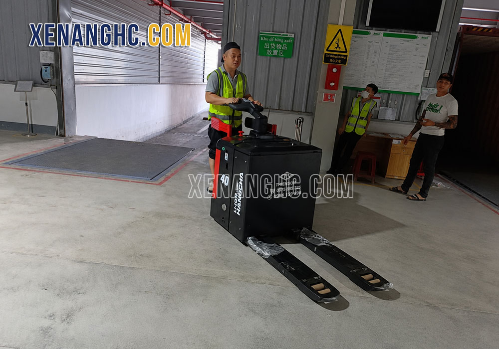 Ứng dụng của xe nâng tay điện thấp 4 tấn Hangcha