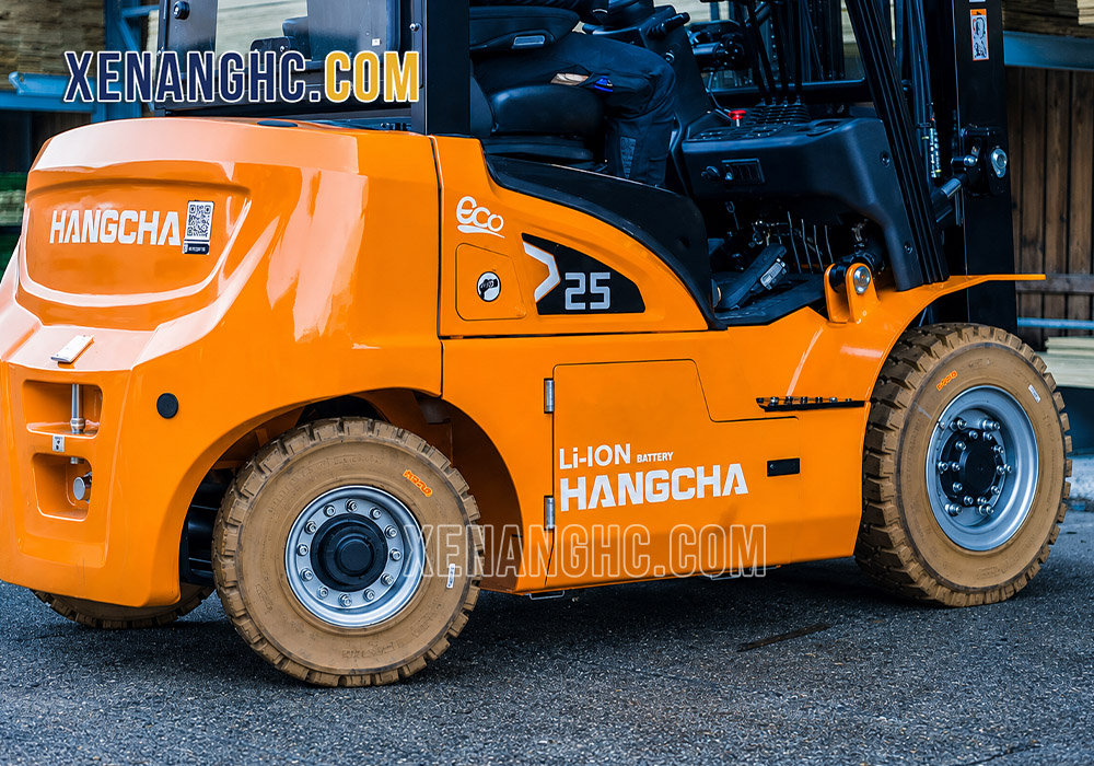 Xe Hangcha gắn lốp xe nâng cao cấp