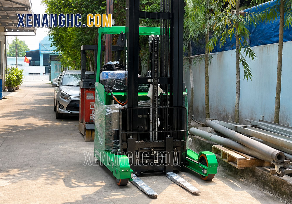 Xe nâng Reach truck ngồi lái Hangcha 1.2 - 2 tấn