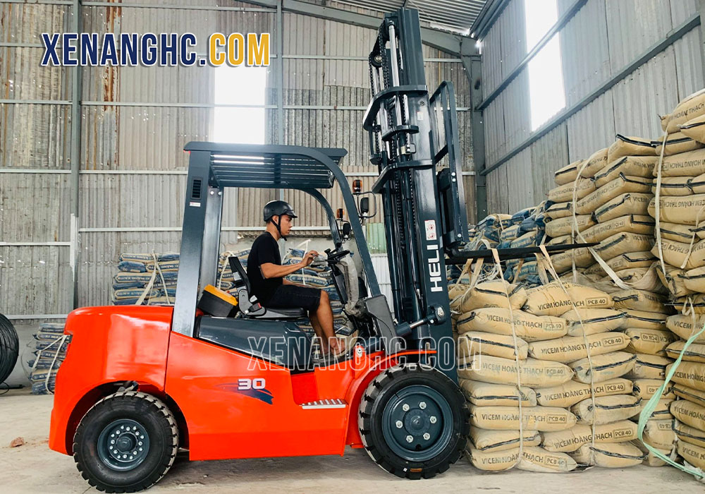 Xe nâng dầu 3 tấn Heli