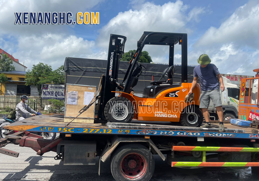 Xe nâng điện 2.5 tấn XE Series Hangcha đang được vận chuyển