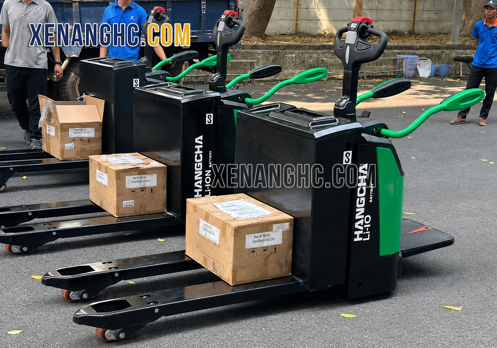 Xe nâng điện tay thấp 2 tấn Hangcha có thể sử dụng ngoài trời