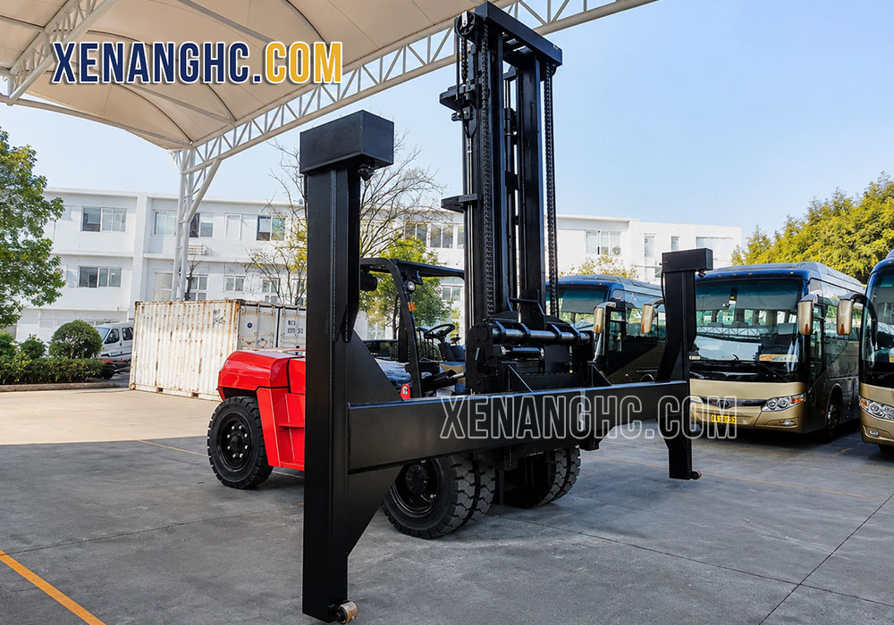 Xe nâng gắn bộ công tác gắp Container Hangcha