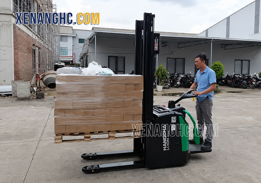 Xe nâng tay điện cao 2 tấn Hangcha CDD20 có nhiều ứng dụng