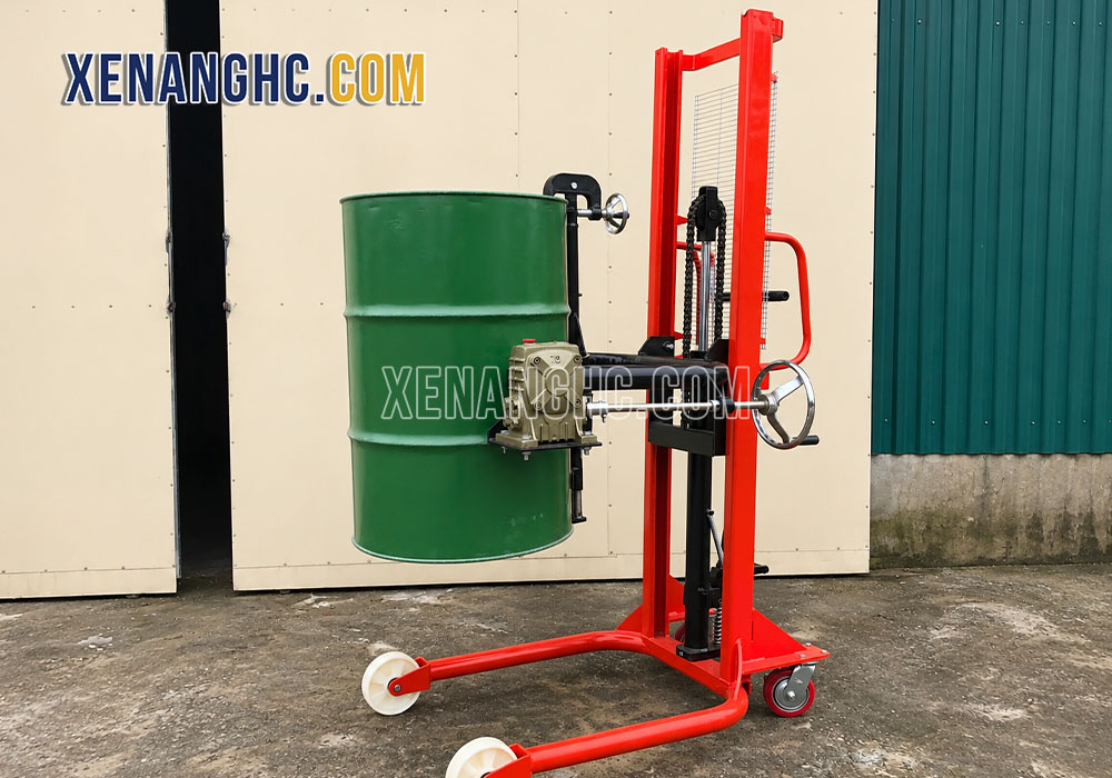 Xe nâng tay kẹp phuy di chuyển cơ bản