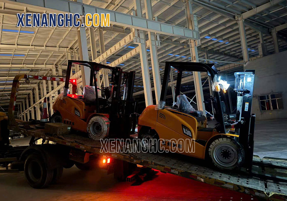 Xe nâng điện 3 tấn dòng XA Hangcha đang được vận chuyển đến tay khách hàng