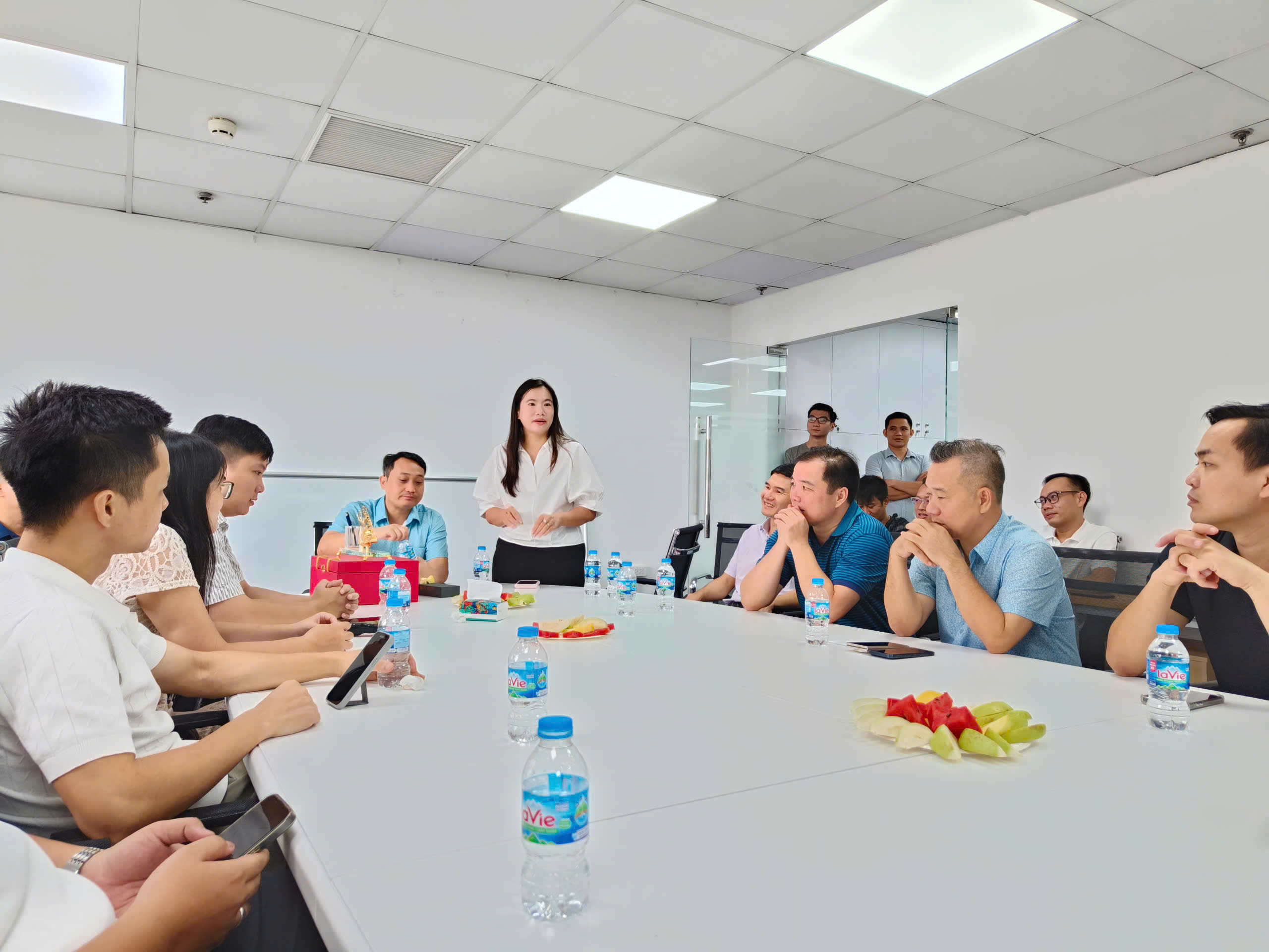 Bà Nguyễn Thị Bích Diệp - Chủ tịch Hội đồng quản trị phát biểu tại buổi khai trương văn phòng mới