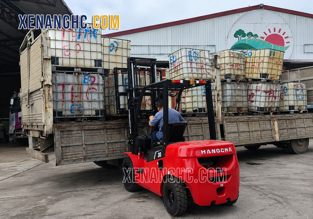 Xe nâng dầu 3 tấn số sàn A2 series Hangcha ứng dụng thực tế